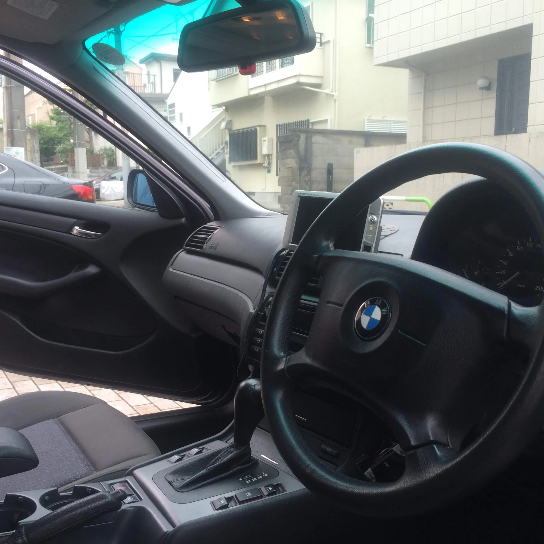 E46のステアリングと車内