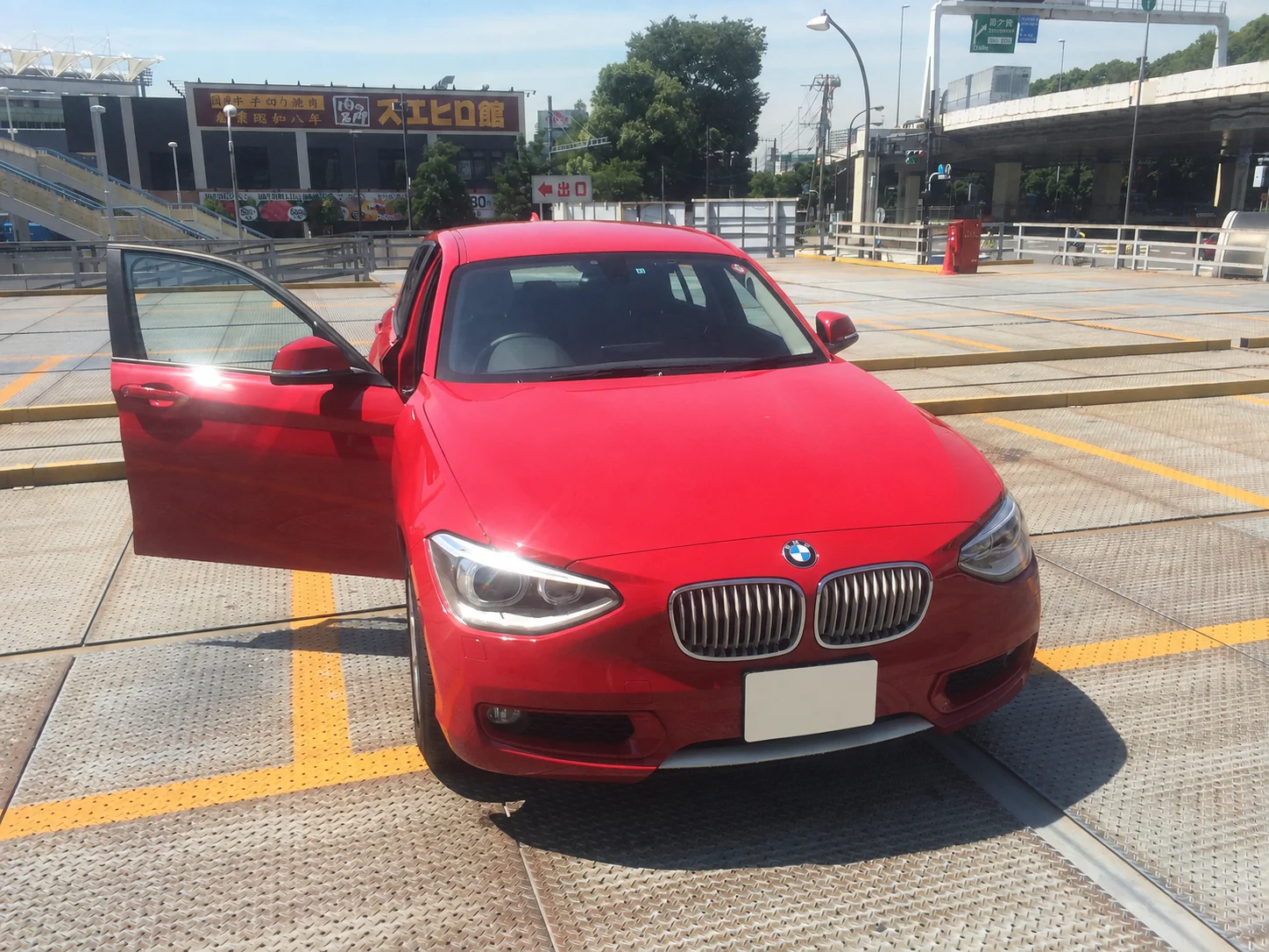 東京にいた頃の赤いBMW F20